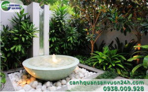 thiet-ke-san-vuon-doc-dao-voi-voi-phun-nuoc